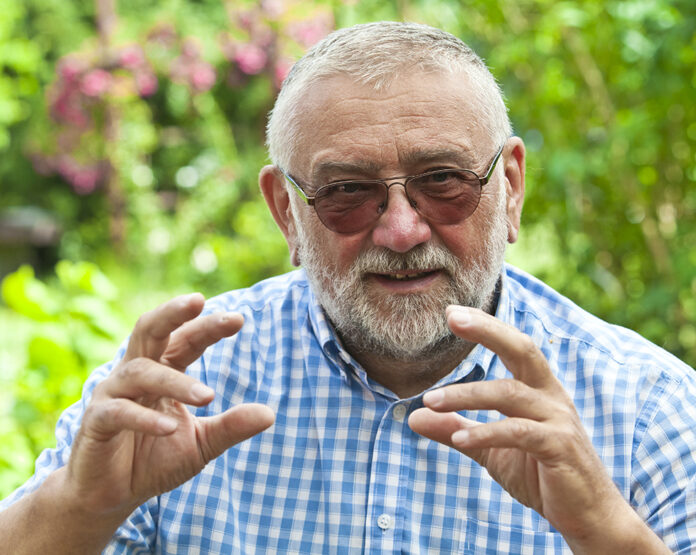 Trzeba się pocić – rozmowa z Janem Mackiewiczem, bioenergoterapeutą, radiestetą i naturoterapeutą 🔊