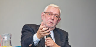 Jerzy Stępień: Trybunał Konstytucyjny widnieje tylko na papierze Jerzy Stępień