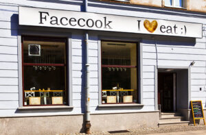 facecook 300x197 Inwigilują i manipulują