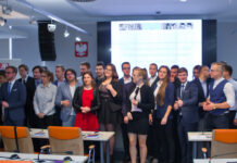 Jedyna taka Akademia Absolwenci pierwszej edycji Akademii Biznesu. Fot. Newsbar.pl