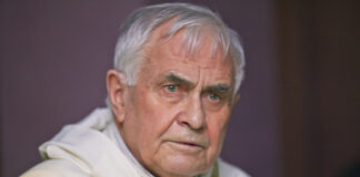 Ojciec Ludwik Wiśniewski: człowiek nie potrzebuje ideologów, etyków, proboszczów, aby odróżnić DOBRO od ZŁA Ojciec Ludwik Wiśniewski . Fot. Newsbar.pl