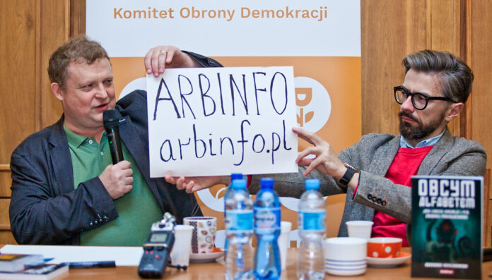 To jest wojna o demokrację Tomasz Piątek - z lewej (Gazeta Wyborcza) i Grzegorz Rzeczkowski (Polityka) . Fot. Newsbar.pl