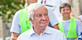 Człowiek sfałszowany Krzysztof Łoziński.